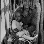 Madre e hijo en su Kimbu, Humbe RPA 1988