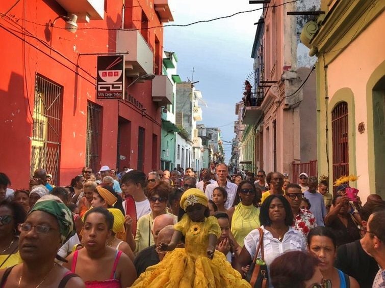 Procesión por Día de la Virgen de la Caridad del Cobre. La Habana, 8 de septiembre. Foto: Mónica Baró. Portada