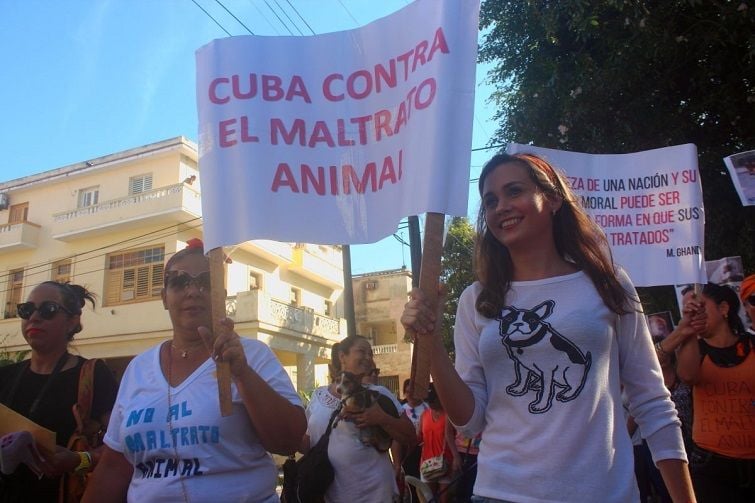 Animalistas cubanos en la marcha del 7 de abril