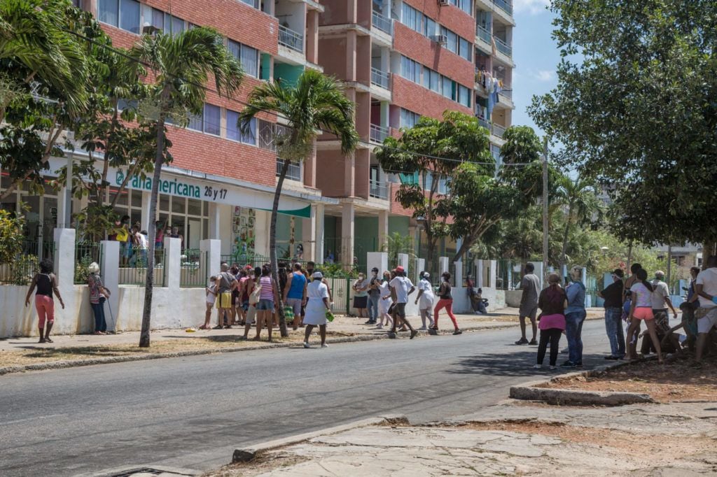 Colas en La Habana. Foto: El Estornudo