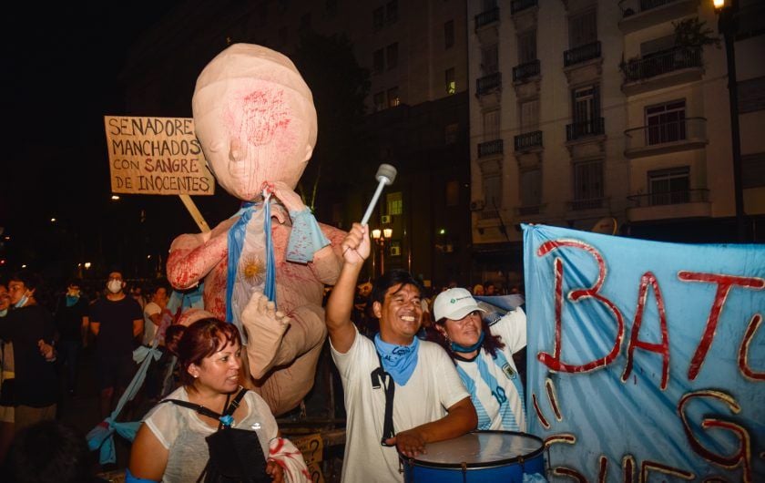 Kaloian Santos Cabrera. ¡Es Ley! (Imágenes tomadas en los alrededores del Congreso de la Nación en Buenos Aires; 29-30 de diciembre de 2020).