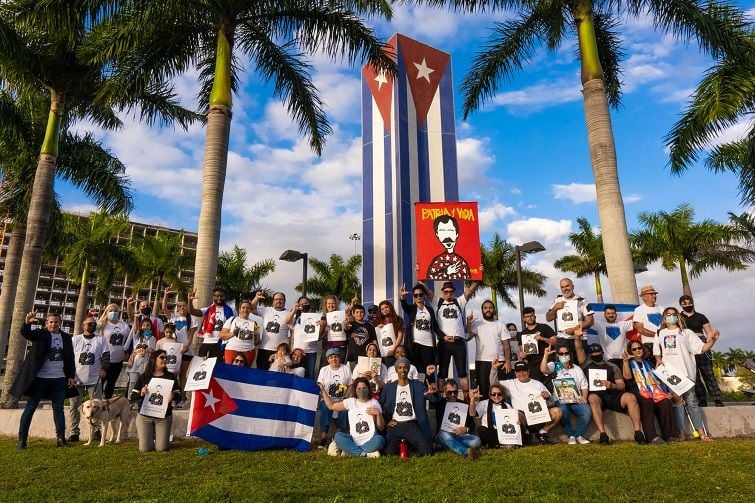 Iniciativa «Una foto por la libertad». Cuban Memorial de la Universidad Internacional de La Florida (FIU), Miami, 20 de febrero de 2021/ Foto: #MSIMiami / #OmniKizzy Productions