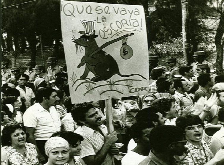 Marcha por Quinta Avenida frente a la Embajada del Perú. La Habana, 1980/ Foto: Granma/Fernando Lezcano