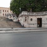 Cincuenta y ocho sillas