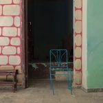 Cincuenta y ocho sillas