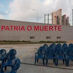 Cincuenta y ocho sillas