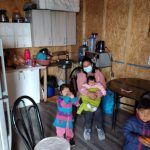 La-hermana-de-Noemiģ-junto-a-sus-hijos-en-su-casa-Foto-Camilo-Castellanos-1