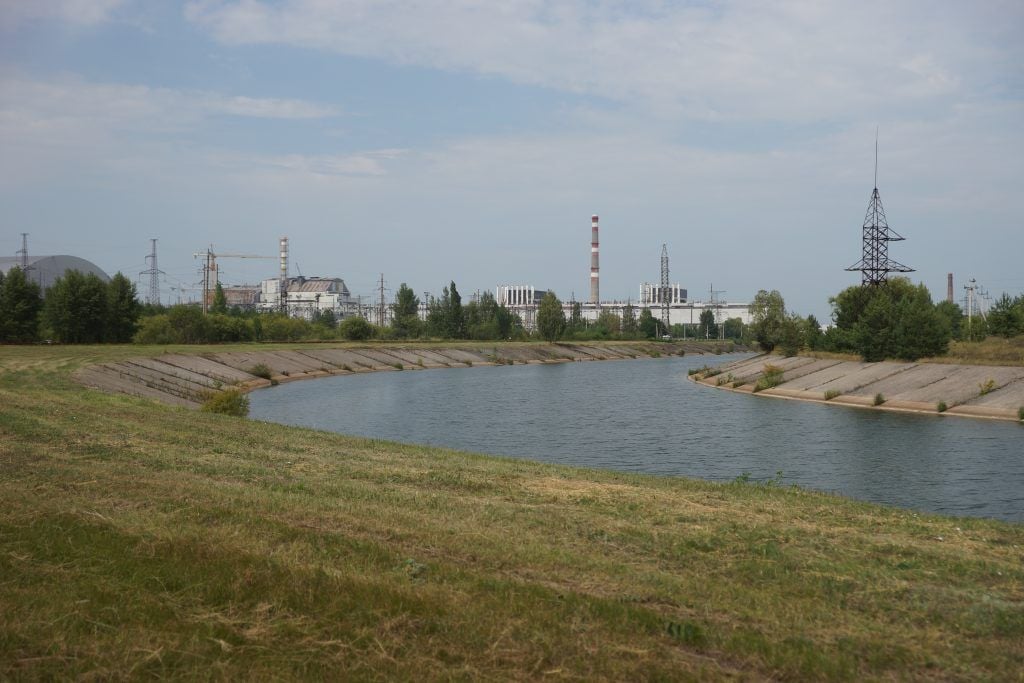 Alejandro Taquechel. Ucrania, 2016. Vista parcial del complejo nuclear en Chernóbil.