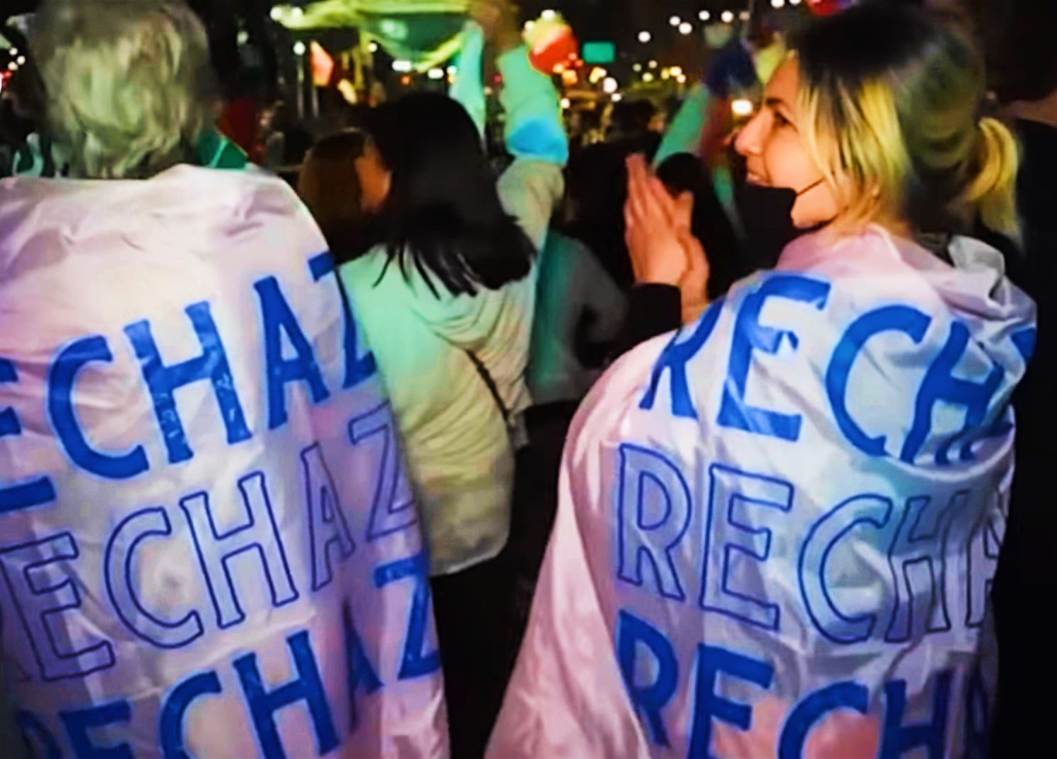 Celebración en las calles del «rechazo» a una nueva Constitución en Chile; 4 de septiembre de 2022. / Imagen: Youtube / DW Español