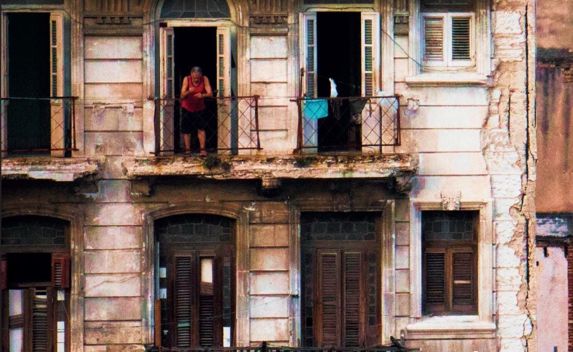 Portada (detalle) de ‘Havana Taxi. Life and Lies in the New Cuba’ (2022), de Ståle Wig / Imagen: Vía booksfromnorway.com