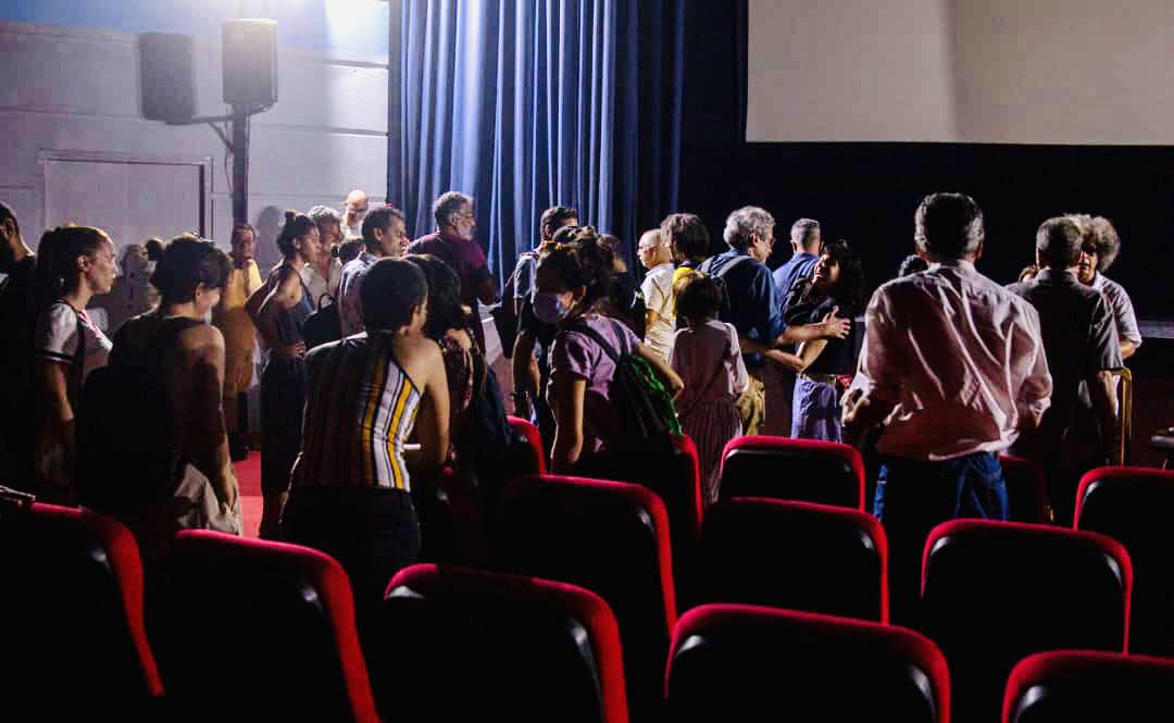 Cineastas cubanos en asamblea