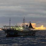 2022 07 09 GALAPAGOS – SQUID SHIP AT SUNSET – SHIP NAME FU YUAN YU 7619 BEN BLANKENSHIP 5D5A0520