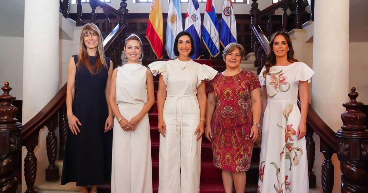 Lis Cuesta junto a las esposas de los mandatarios de República Dominicana, Argentina, Paraguay y España, tras un recorrido por la zona colonial de Santo Domingo. / Foto: Presidencia República Dominicana