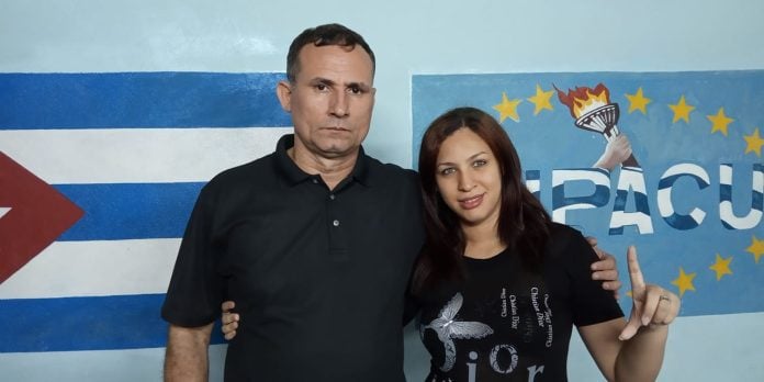 Jose Daniel Ferrer junto a su esposa / Imagen: Facebook ( Ismarays Ortega)