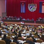 Esteban Lazo preside una sesión del Parlamento cubano