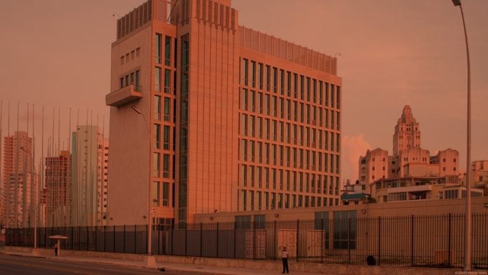 La embajada de Estados Unidos en Cuba, un blanco de los supuestos ataques que provocaron el Síndrome de La Habana / Imagen original: AFP