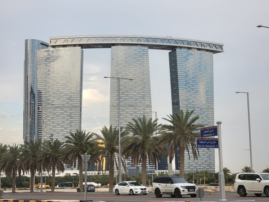 La desafiante arquitectura del emirato es uno de sus atractivos turísticos / Imagen: Facebook / Alejandro Terry