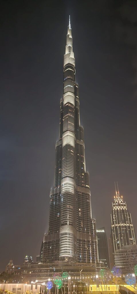 El edificio Burj Khalifa, considerado el edificio más alto del mundo, con 828 metros de altura / Imagen: Facebook / Alejandro Terry