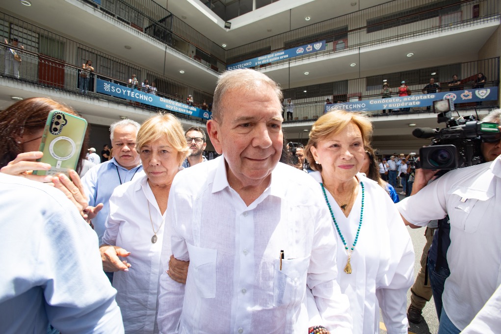 El candidato presidencial presidencial opositor Edmundo González asiste a votar en el Colegio Santo Tomás de Villanueva; 28 de julio de 2024 / Foto: Gustavo Alemán