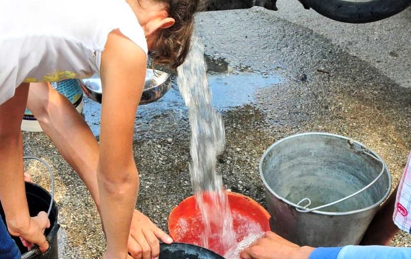 Cientos de miles de cubanos se han visto sin servicio de agua corriente en sus casas en las últimas semanas.