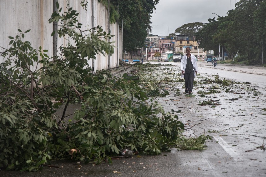 Tras el paso del huracán Rafael por Cuba (Santo Suárez, La Habana; 7 de noviembre de 2024)