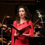 Evelyn, cantante ópera