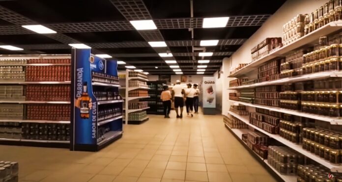Supermercado de 3ra y 70, en La Habana