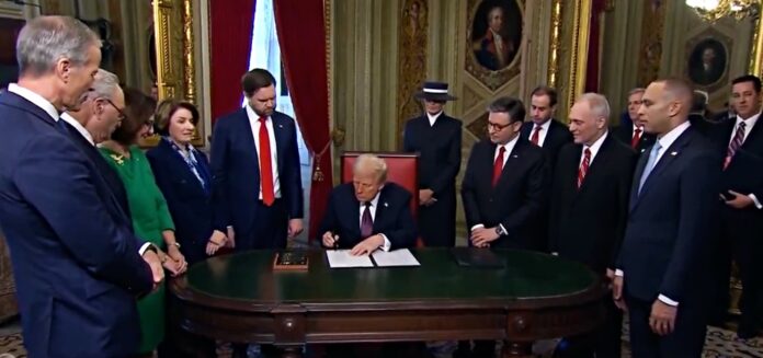 Donald Trump firmó este 20 de enero sus primeras órdenes ejecutivas.