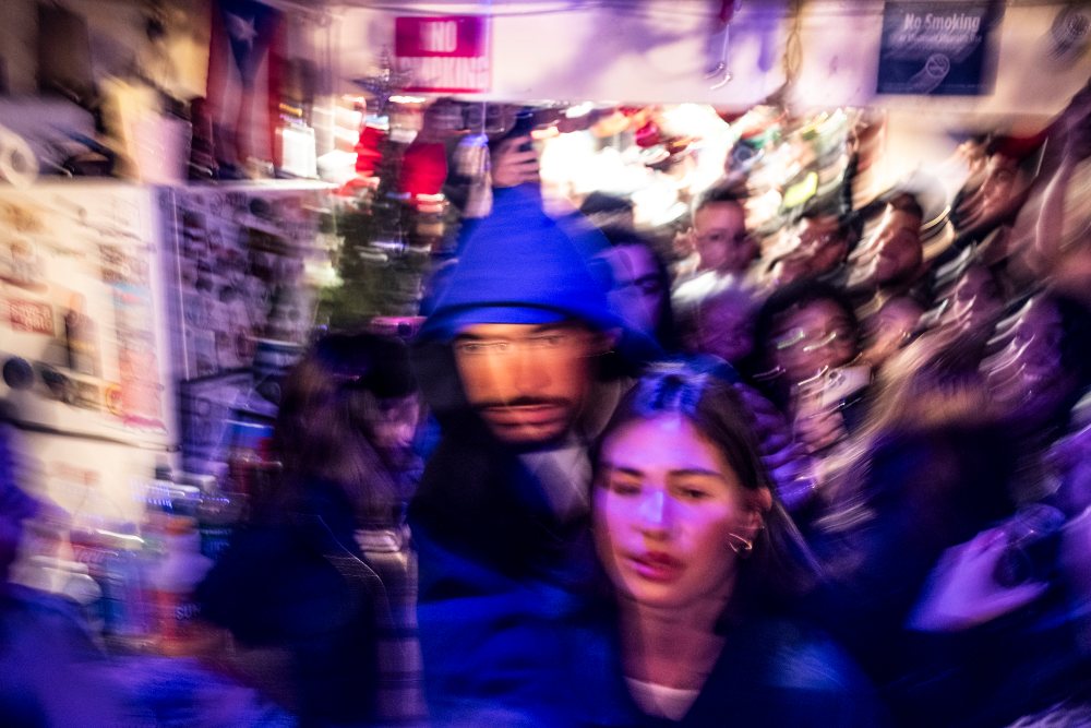 Bad Bunny en el bar Toñita / Imagen: Arien Chang