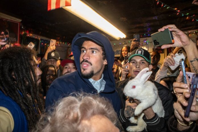 Bad Bunny en Toñita, Nueva York en invierno, un verano en enero / Imagen: Arien Chang