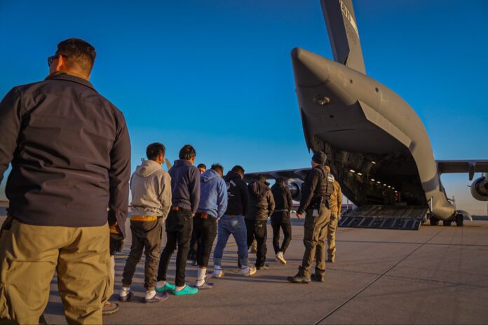 Primeros migrantes deportados de Estados Unidos / Imagen: X Carolina Leavitt