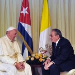 Papa Francisco y Raúl Castro