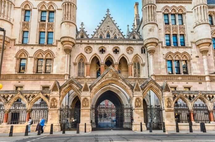 Una de las fachadas de las Royal Courts of Justice, Londres