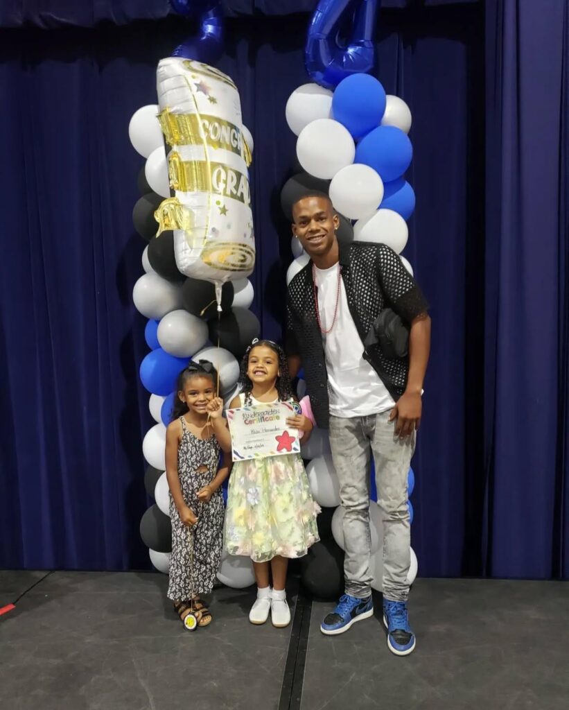 Alexander y sus hijas / Foto de cortesía
