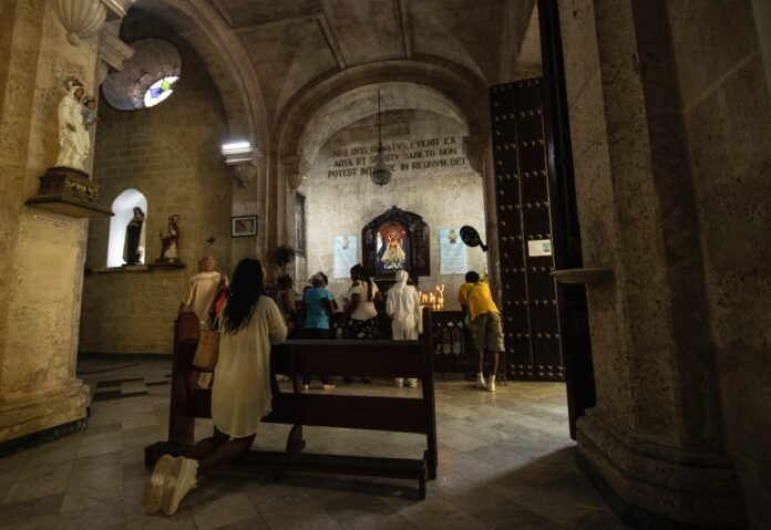 Misa para Celia Cruz en su centenario. Parroquia de Nuestra Señora de la Caridad del Cobre, en La Habana (21 de octubre de 2025)