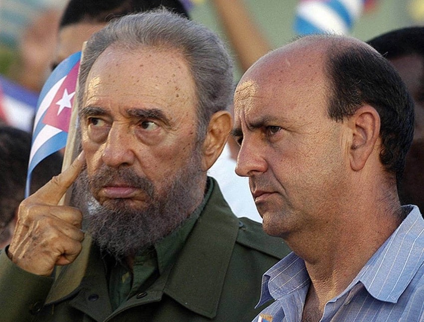 Carlos Lage (destituido en 2009) junto a Fidel Castro