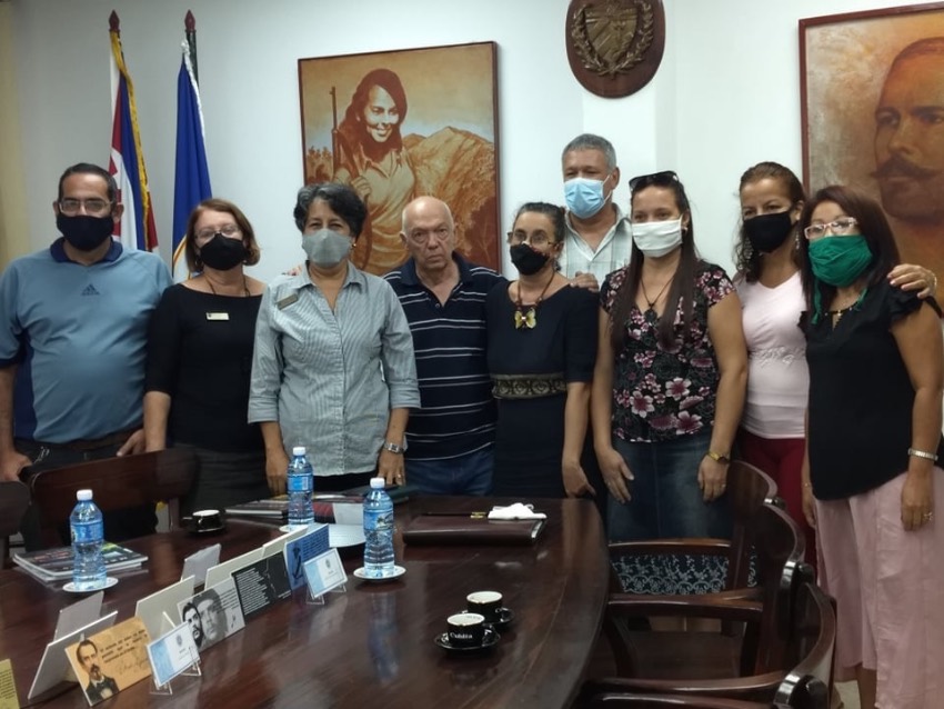 Marcos Portal (destituido en 2004) junto a investigadores de la Universidad de Oriente, en 2020