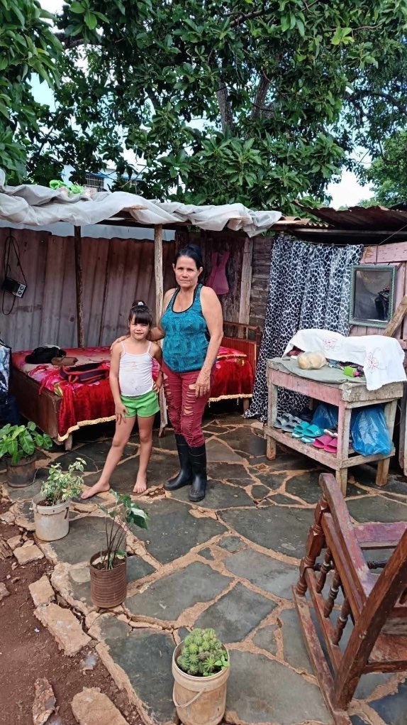 Una abuela y su nieta de Ciego de Ávila (así vivían antes) beneficiadas con una casa adquirida gracias a la ayuda recabada en redes sociales