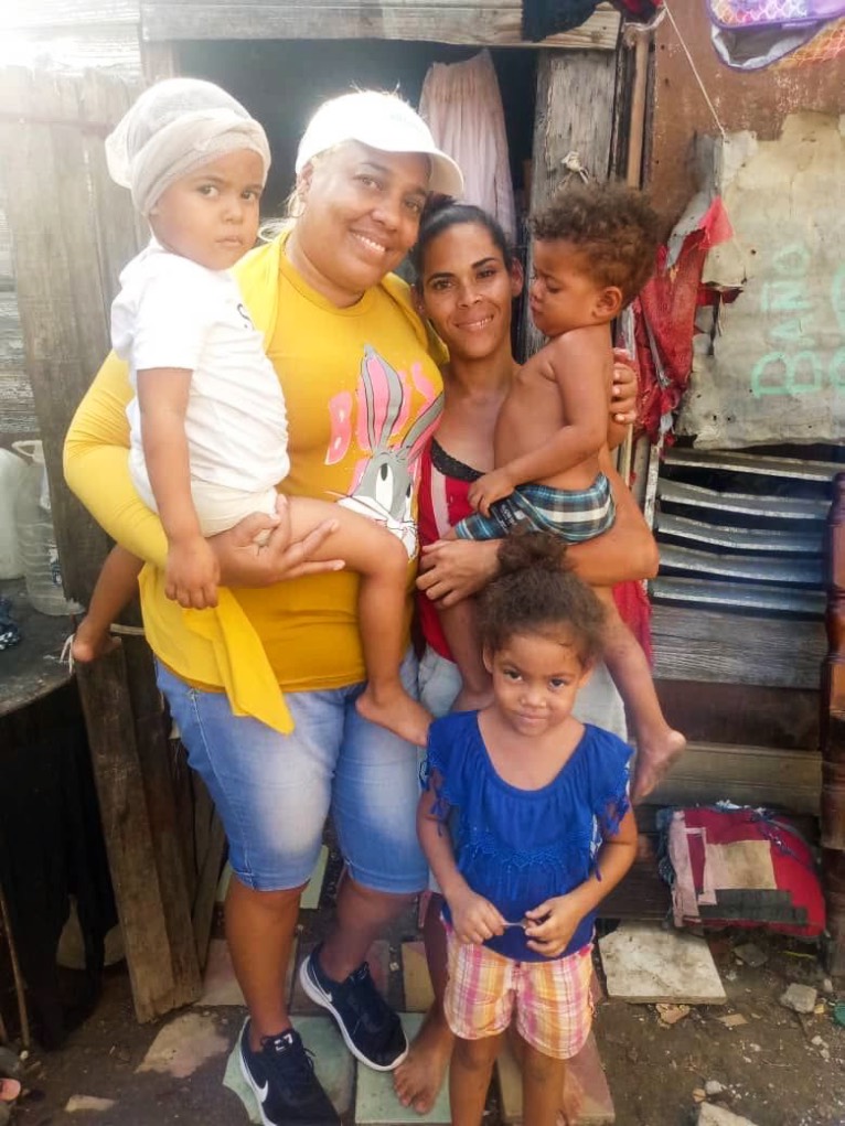 Mary Canela ayuda a niños y familias necesitados en la provincia de Guantanamo, extremo oriental de Cuba