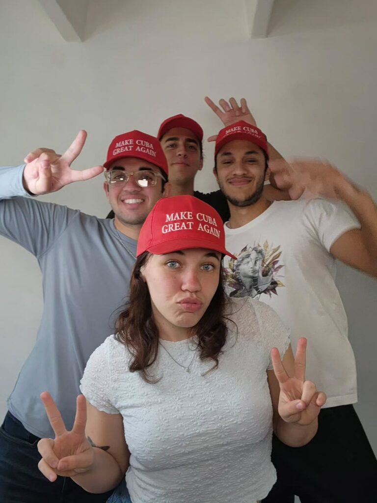 Jóvenes creadores de contenido en Cuba / Foto tomada de Internet