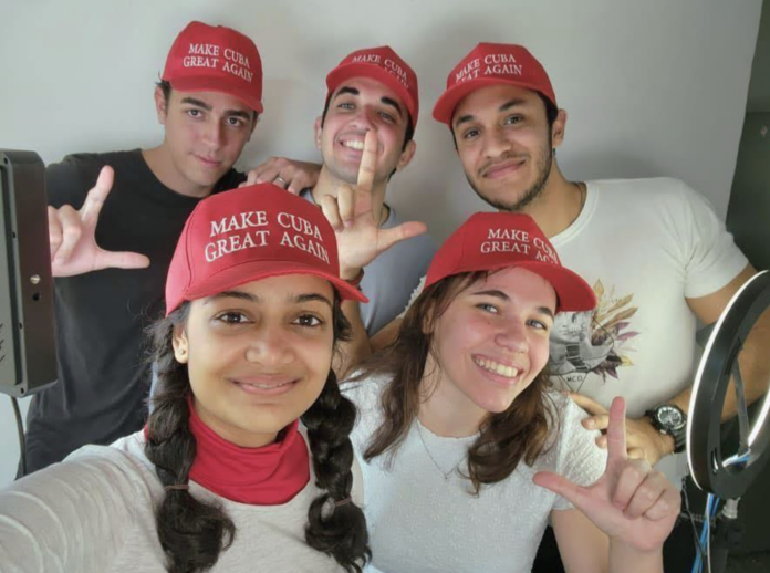 Jóvenes creadores de contenido en Cuba / Foto tomada de Internet