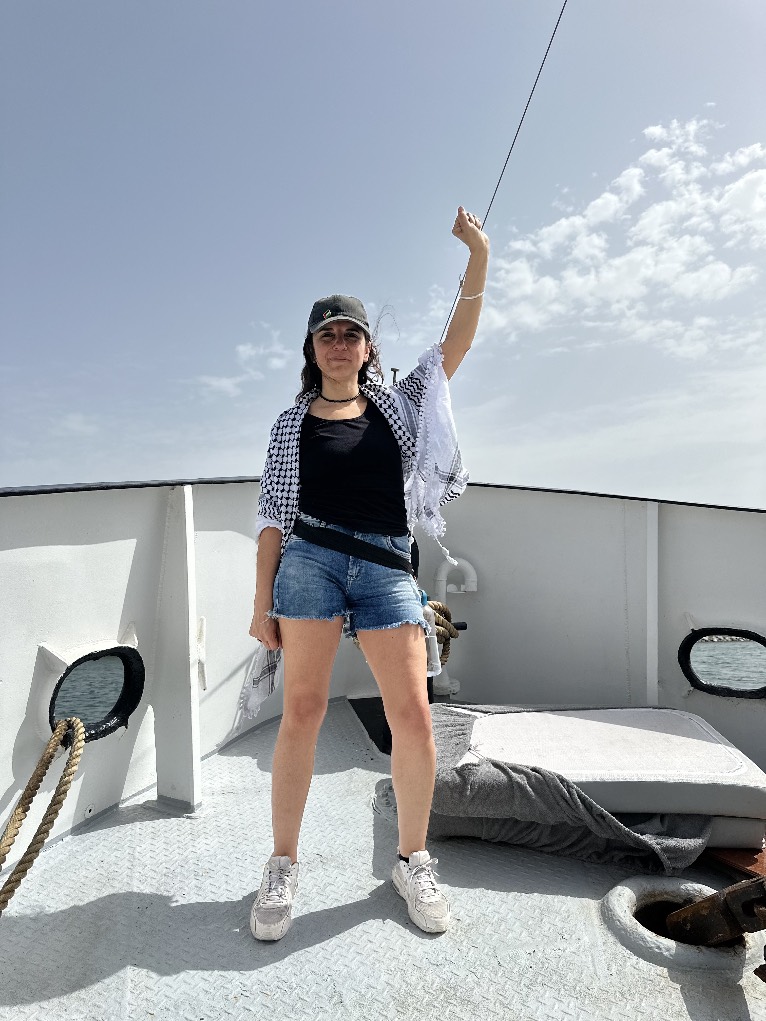 Celeste Fierro a bordo del Adara como parte de la Flotilla Global Sumud rumbo a Gaza