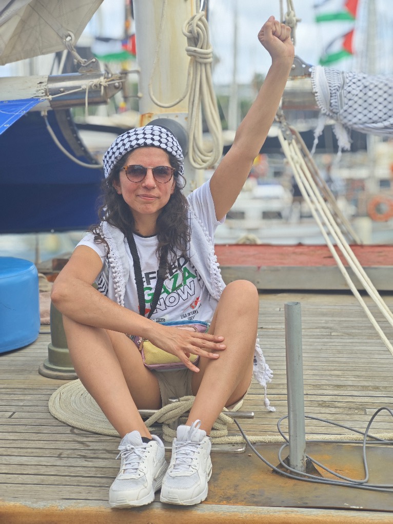 Celeste Fierro a bordo del Adara como parte de la Flotilla Global Sumud rumbo a Gaza