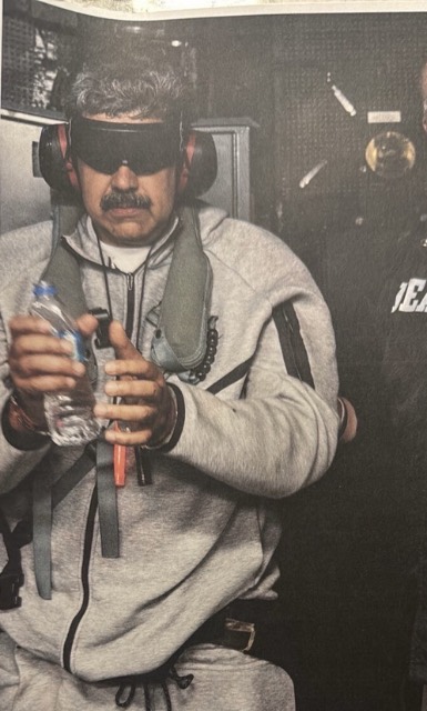 Nicolás Maduro a bordo del USS Iwo Jima rumbo a Nueva York tras su "extracción" de Caracas; 3 de enero de 2026