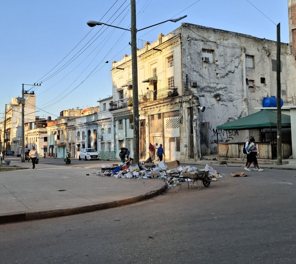 Basureros en La Habana / Foto: El Estornudo