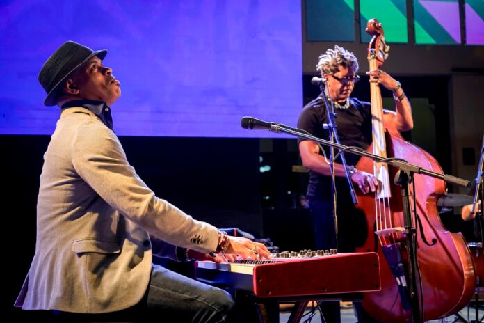 El pianista Roberto Fonseca en la inauguración de la 41.ª edición del Festival Internacional Jazz Plaza / Foto: Festival Internacional Jazz Plaza