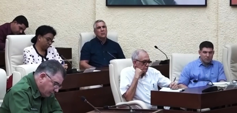 Raúl Guillermo Rodríguez Castro (extremo derecho) en la más reciente reunión del Buró Político del Partido Comunista de Cuba