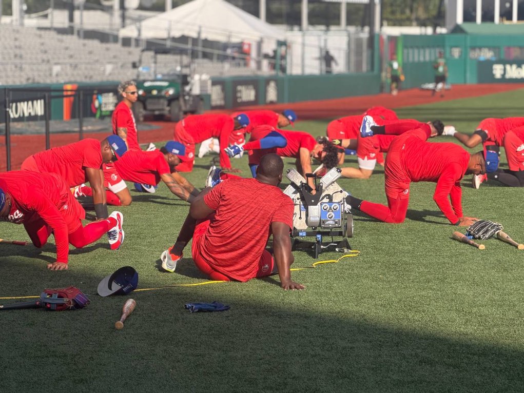 Calentamiento. Equipo Cuba; Clásico Mundial de Béisbol 2026