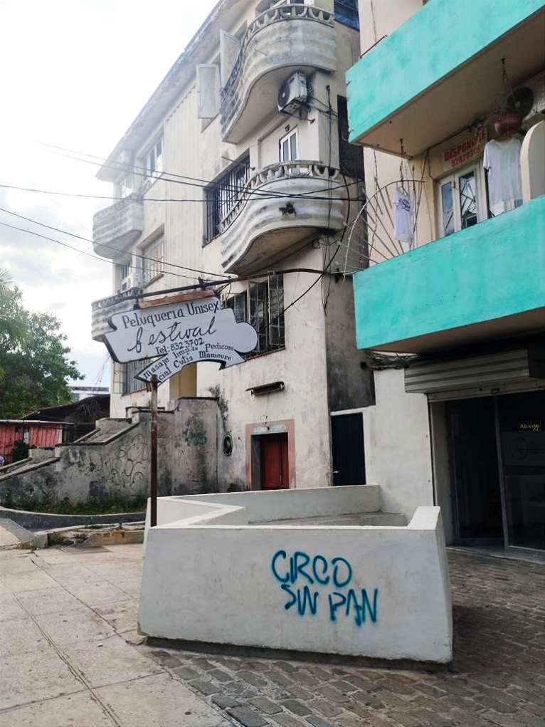 «Circo sin pan», grafiti habanero