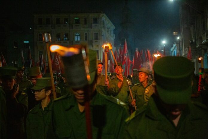 Marcha de las antorchas en Cuba / Foto: Cubadebate